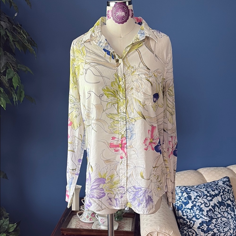 ❤️🤍💙 Old Navy Off White Floral Long Sleeve Button Down Shirt